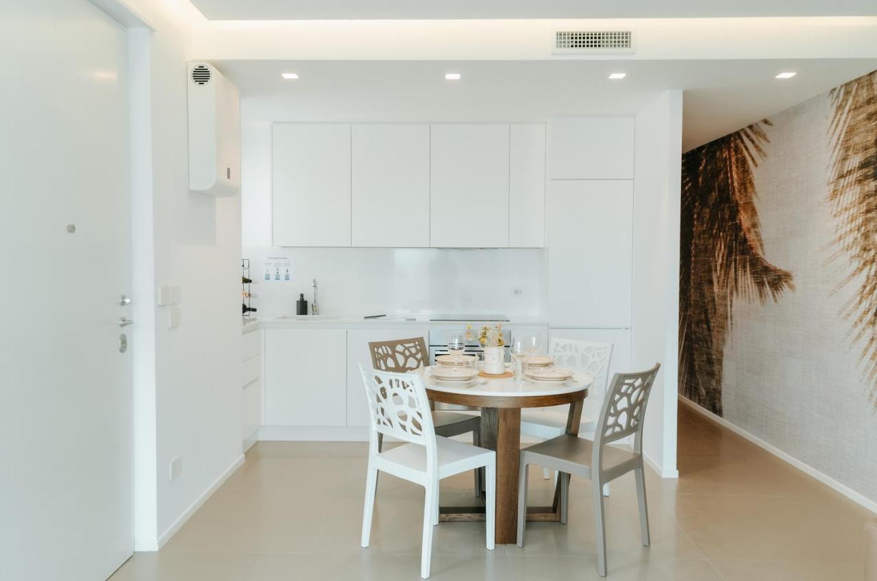 ポリニャーノ・ア・マーレApulialux Seaview Prestige Apt / Jacuzzi + Parkingアパートメント エクステリア 写真