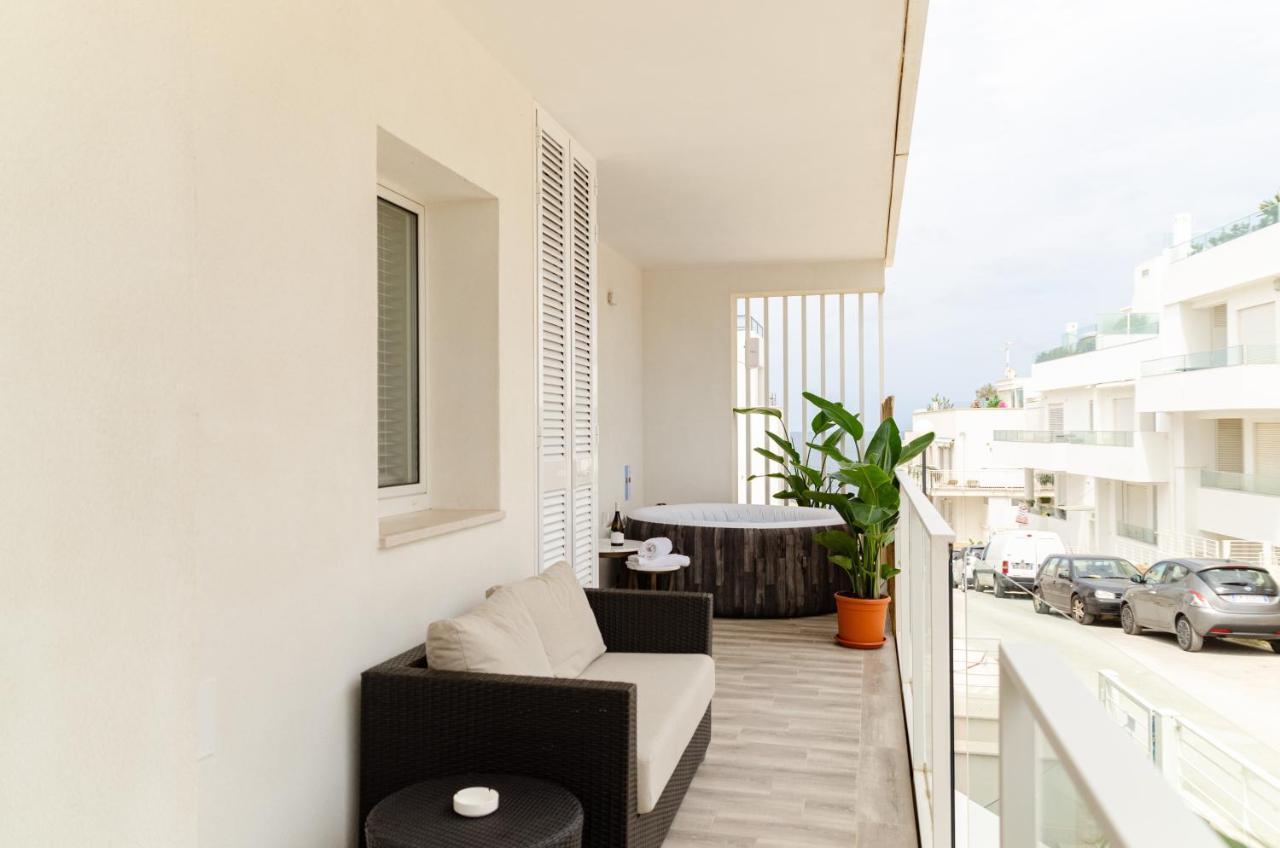 ポリニャーノ・ア・マーレApulialux Seaview Prestige Apt / Jacuzzi + Parkingアパートメント エクステリア 写真