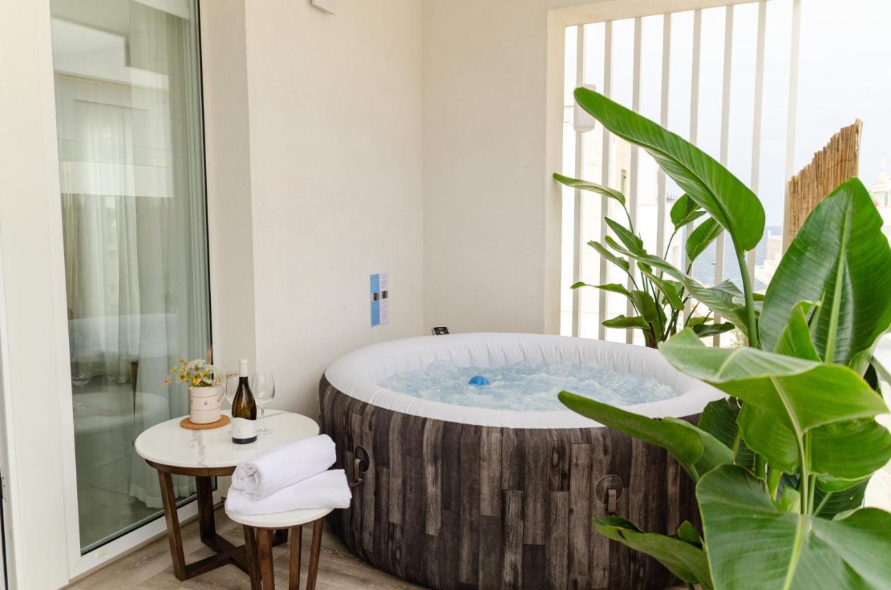ポリニャーノ・ア・マーレApulialux Seaview Prestige Apt / Jacuzzi + Parkingアパートメント エクステリア 写真